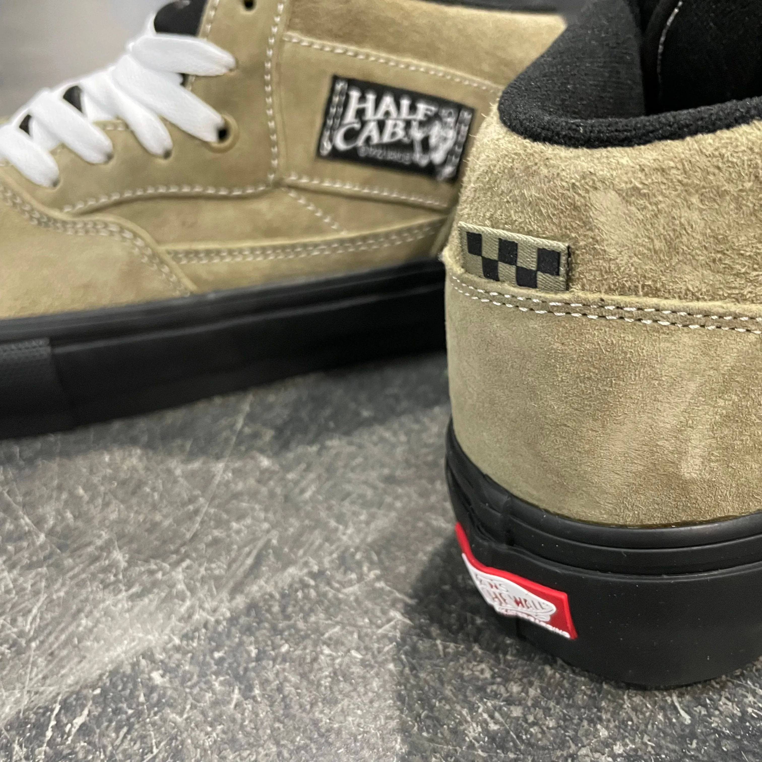 Vans Skate Half Cab Pig Suede Olive/Black SALE