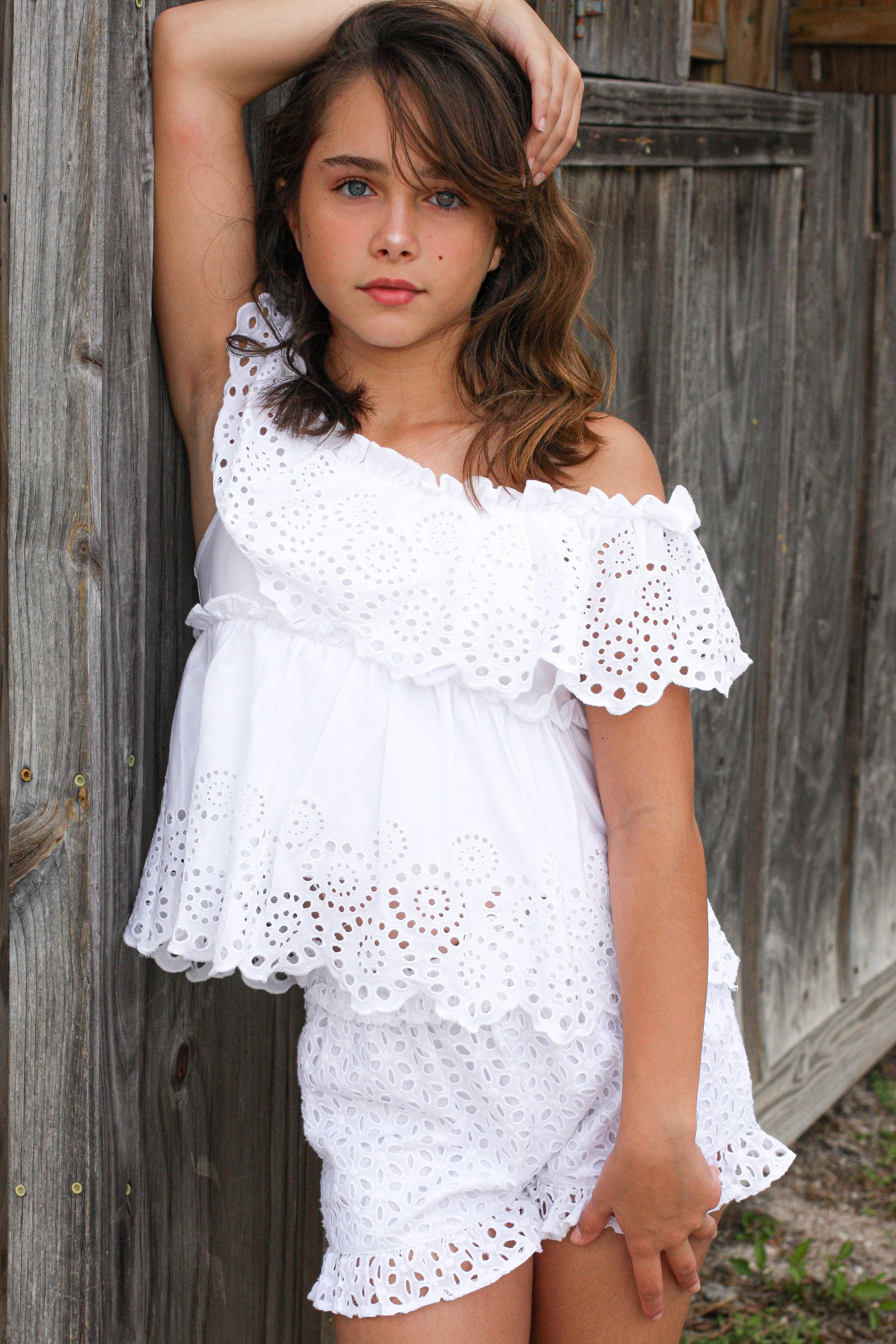 WHITE EYELET SHORT